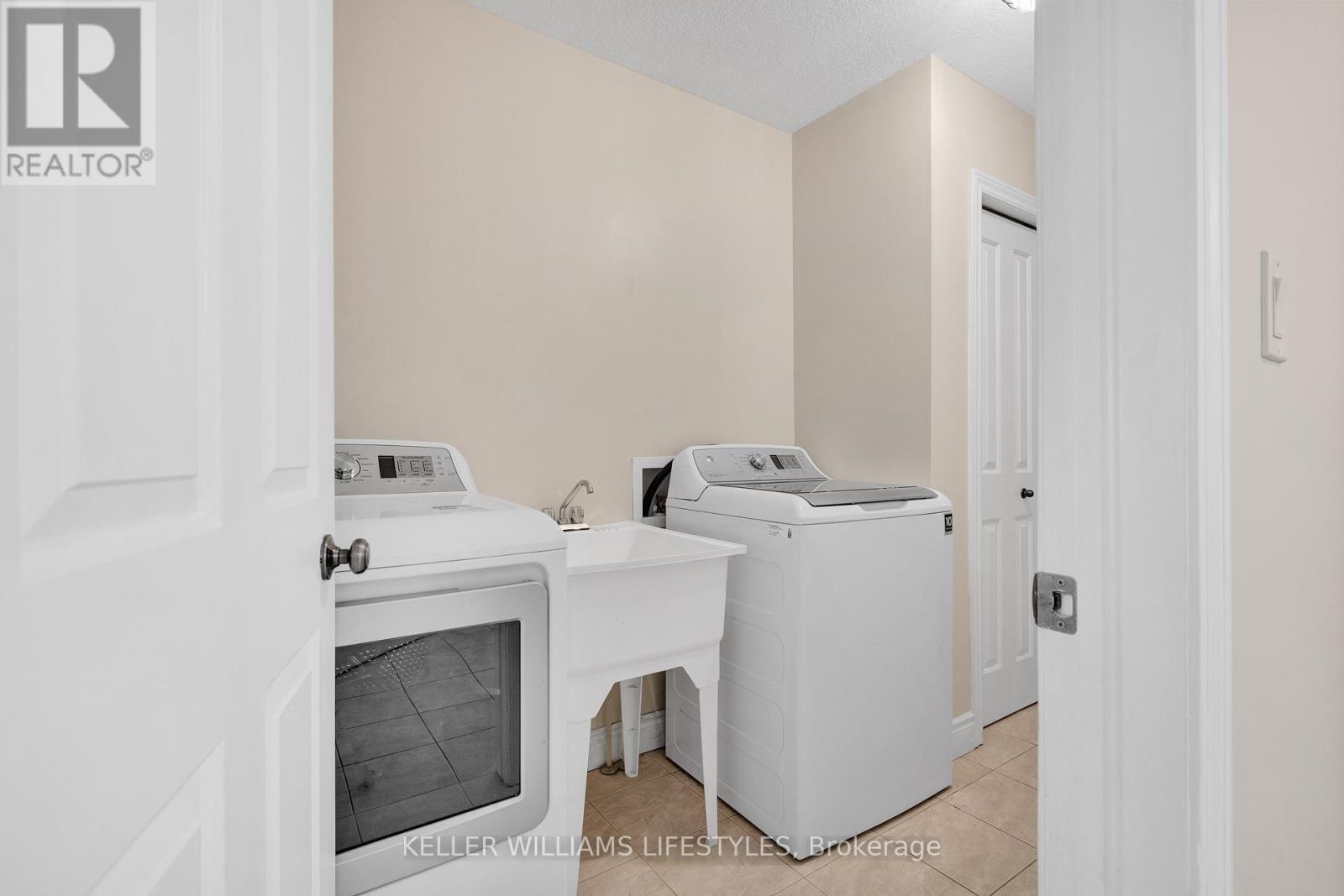 #18 3270 SINGLETON AVENUE - 21