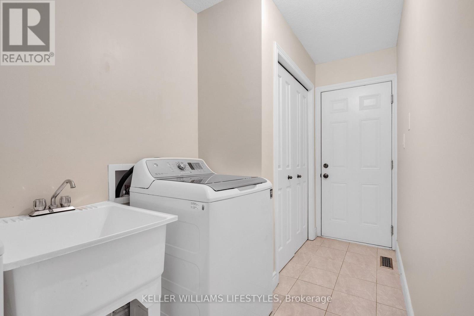 #18 3270 SINGLETON AVENUE - 22