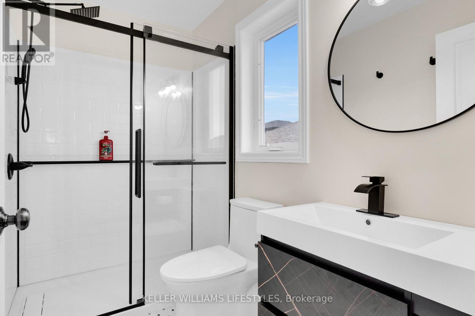 #18 3270 SINGLETON AVENUE - 27