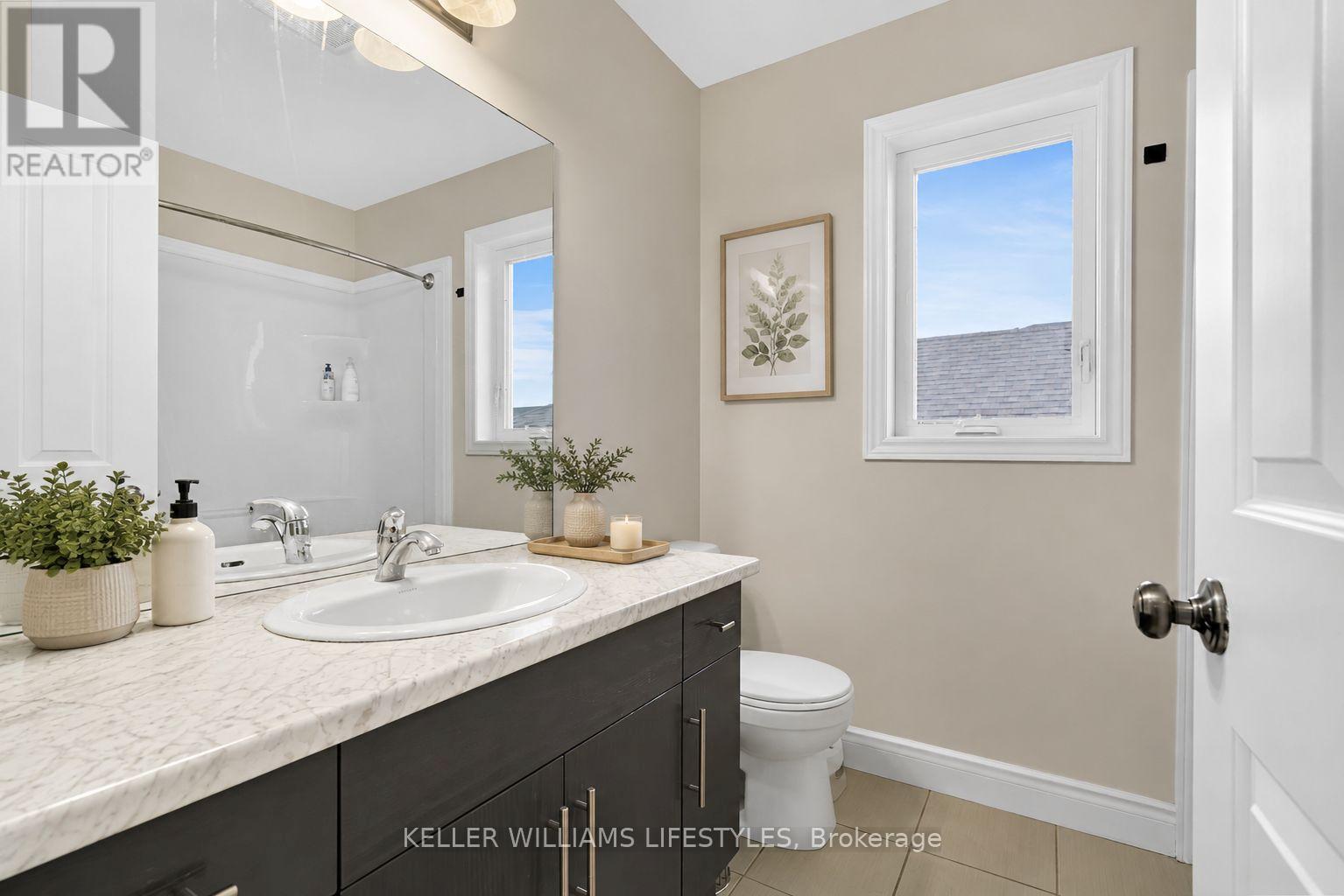 #18 3270 SINGLETON AVENUE - 31
