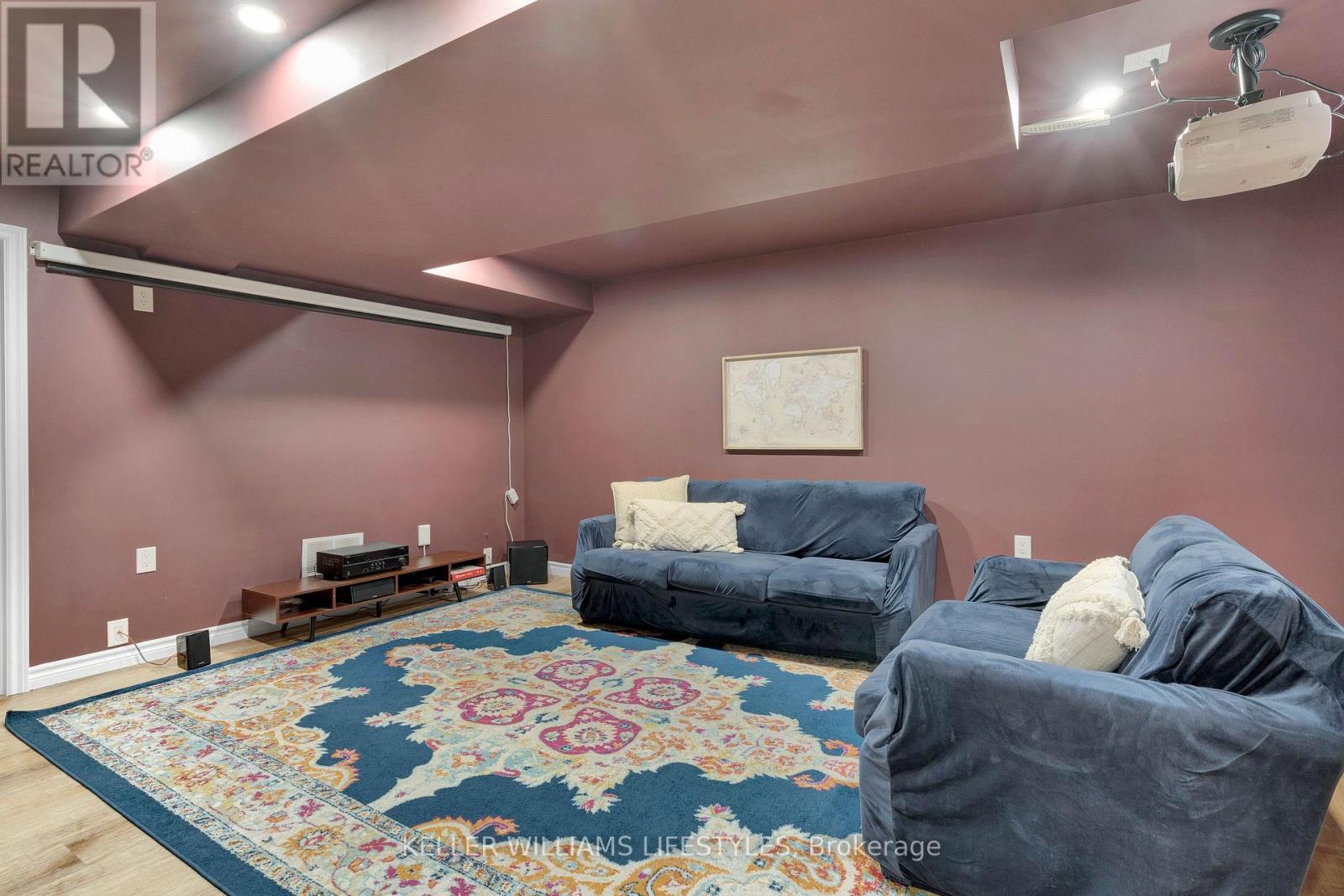 #18 3270 SINGLETON AVENUE - 32