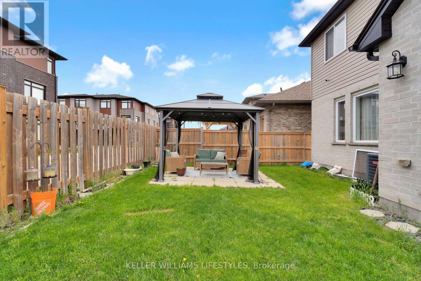 #18 3270 SINGLETON AVENUE - 37