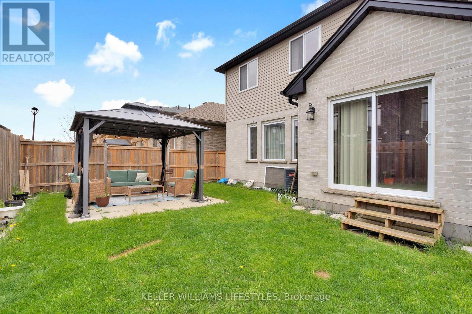#18 3270 SINGLETON AVENUE - 38
