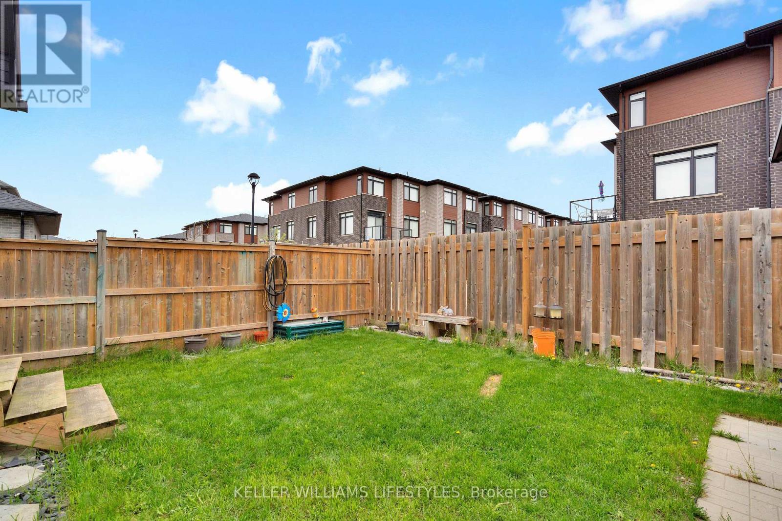 #18 3270 SINGLETON AVENUE - 39