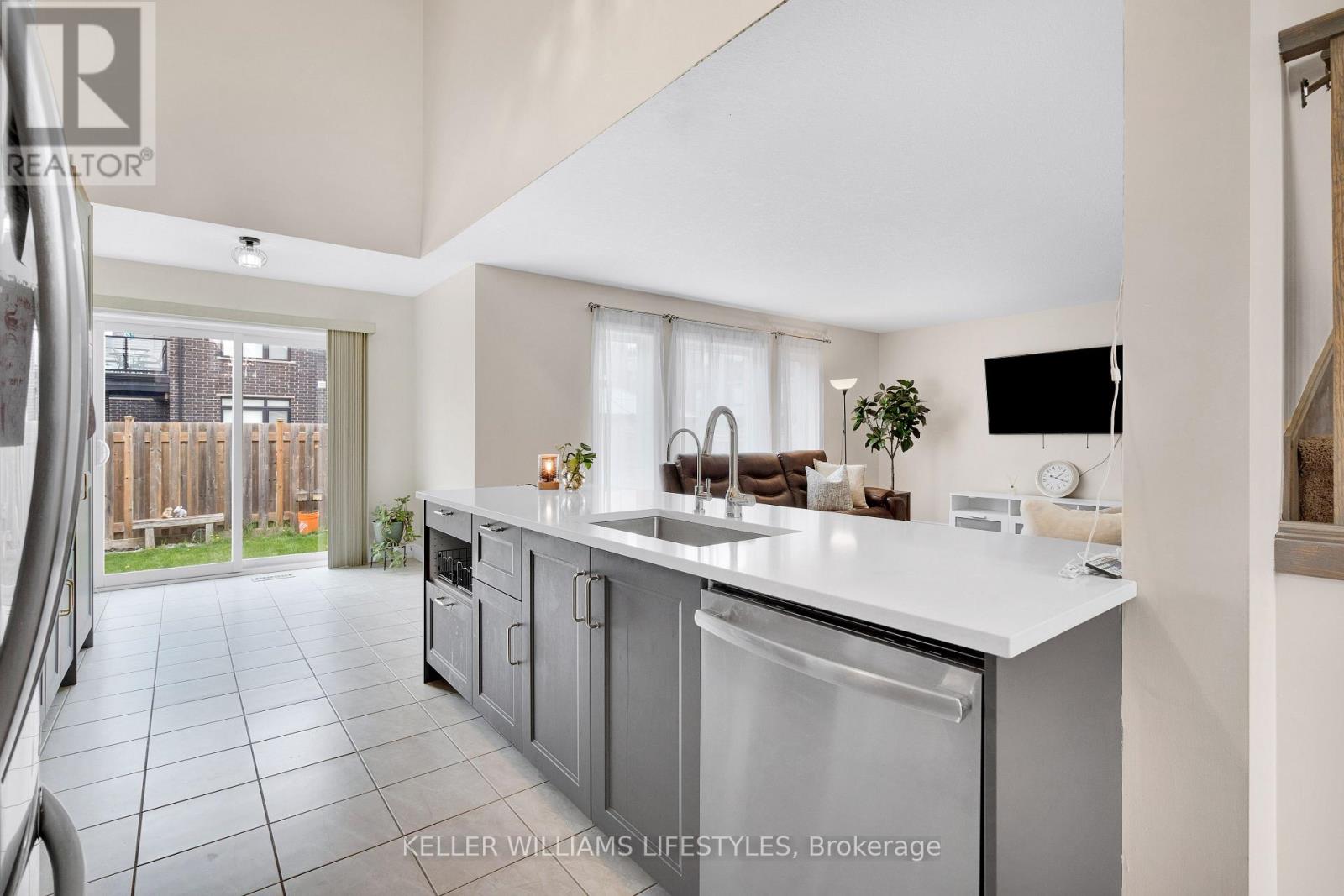 #18 3270 SINGLETON AVENUE - 9