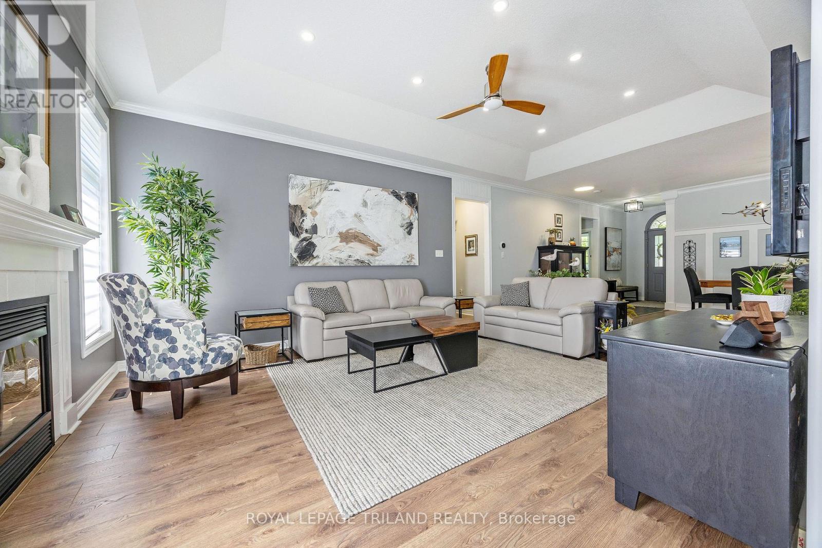 15 AUGUSTA CRESCENT - 11