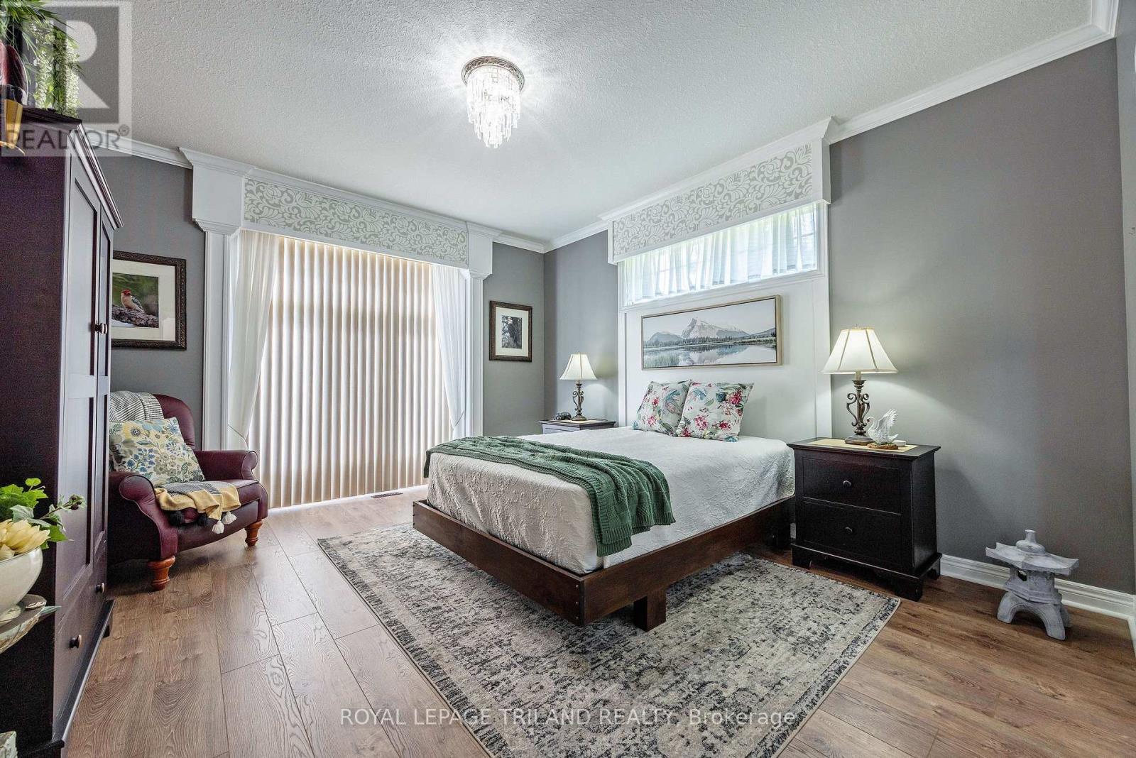 15 AUGUSTA CRESCENT - 14