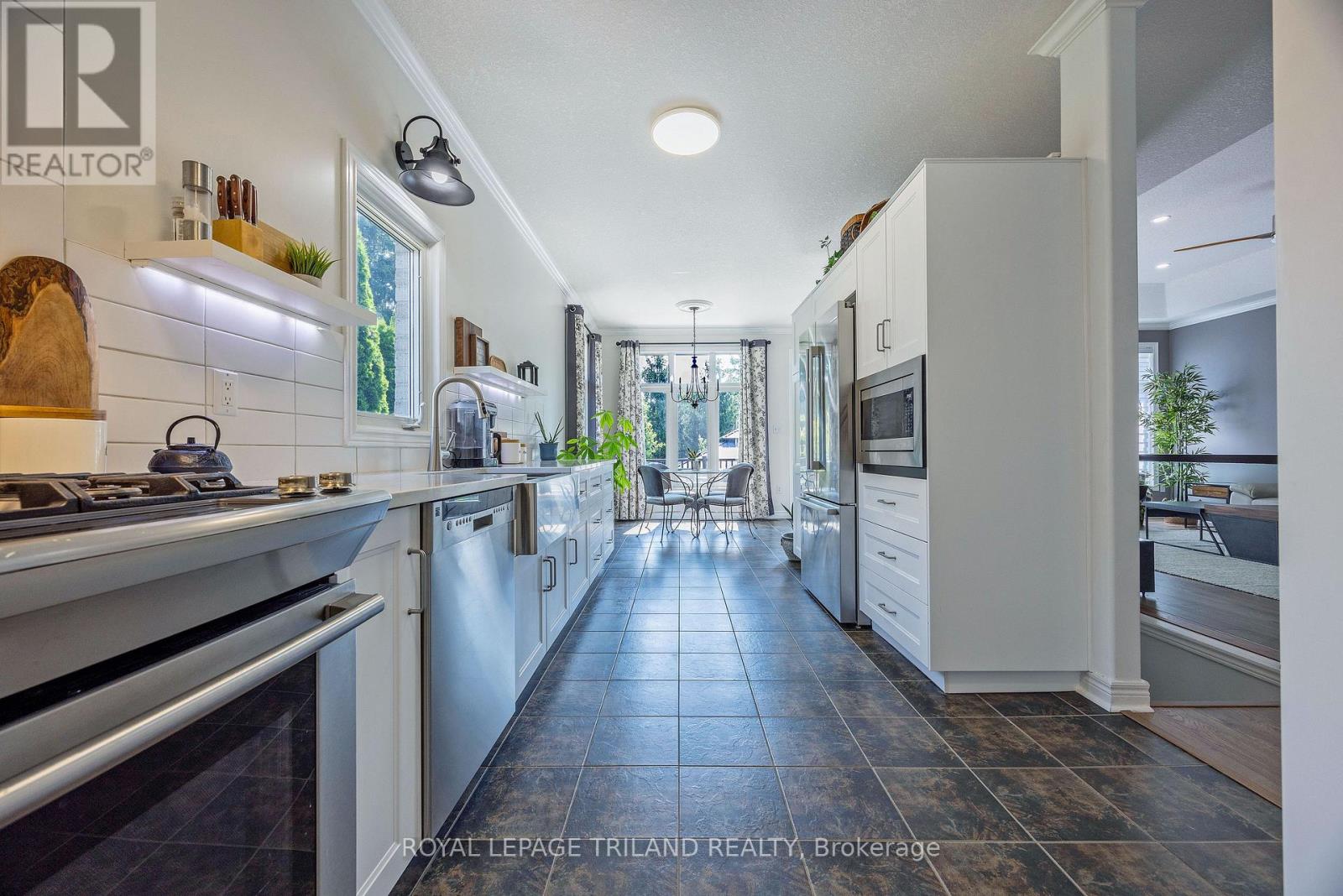 15 AUGUSTA CRESCENT - 21