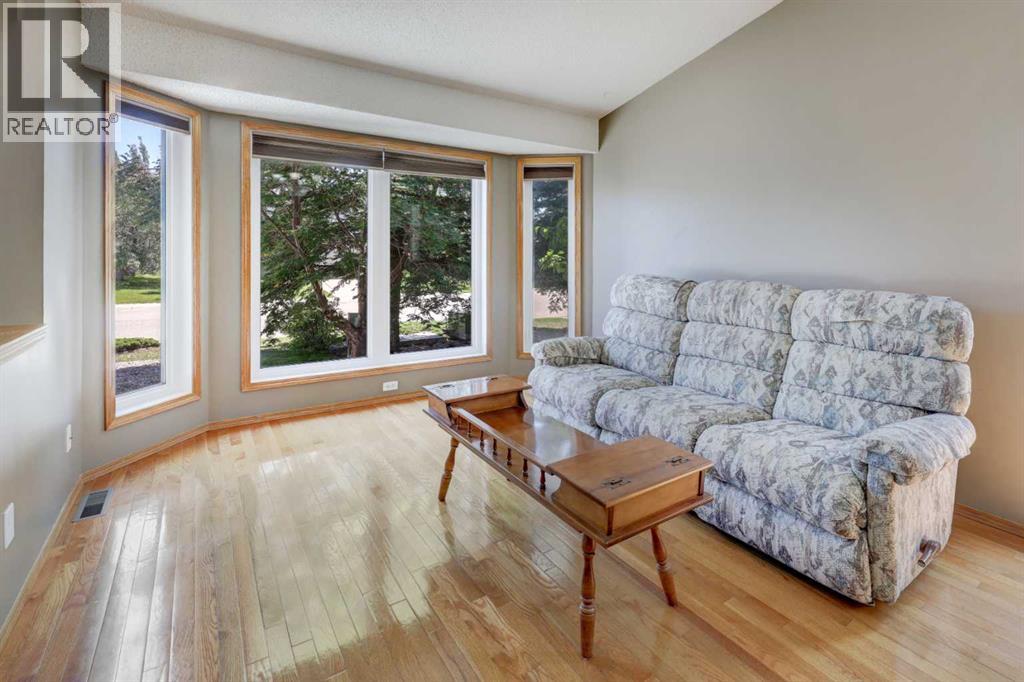 96 Hawktree Close NW - 2