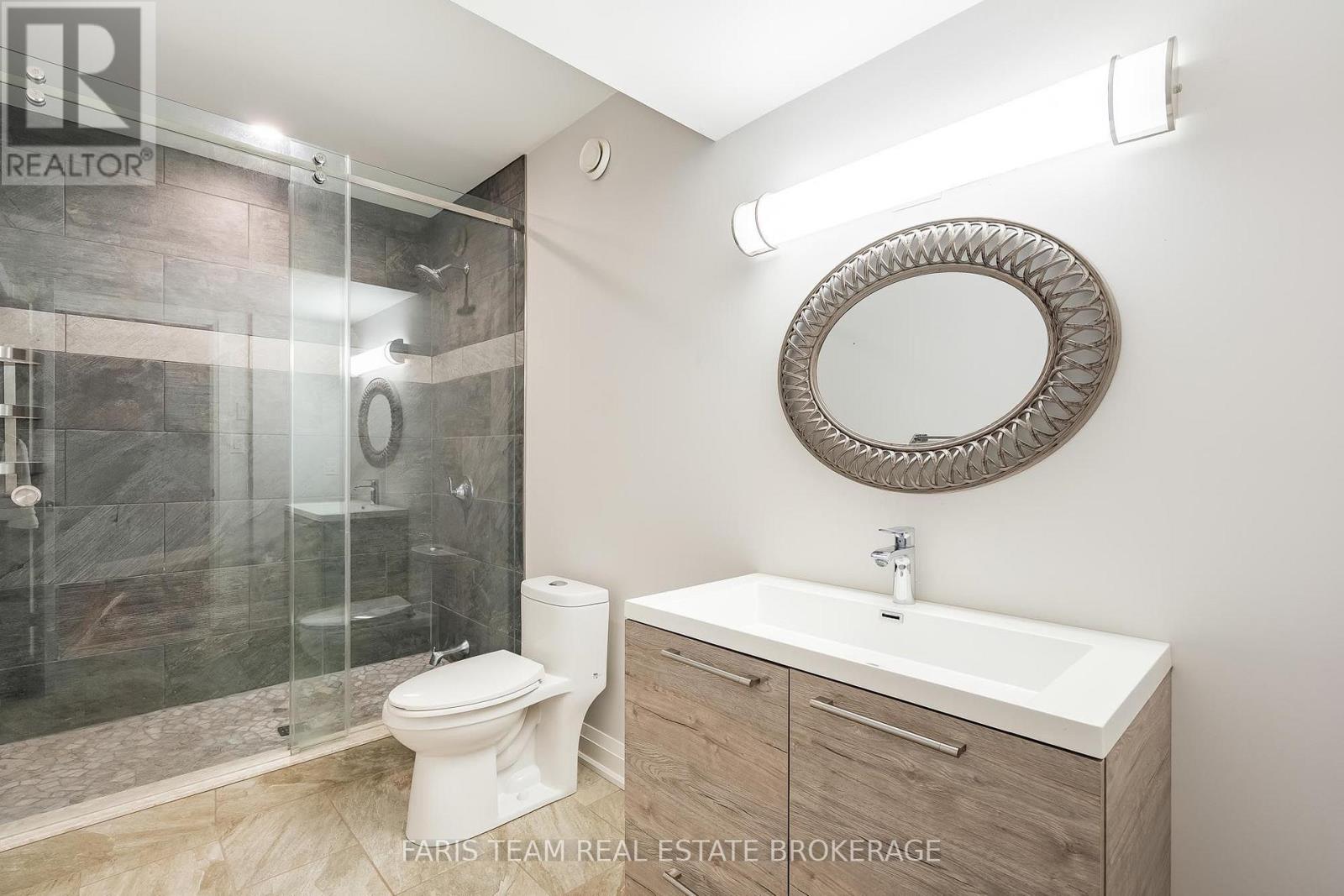 1648 ROSLYN AVENUE - Image 37