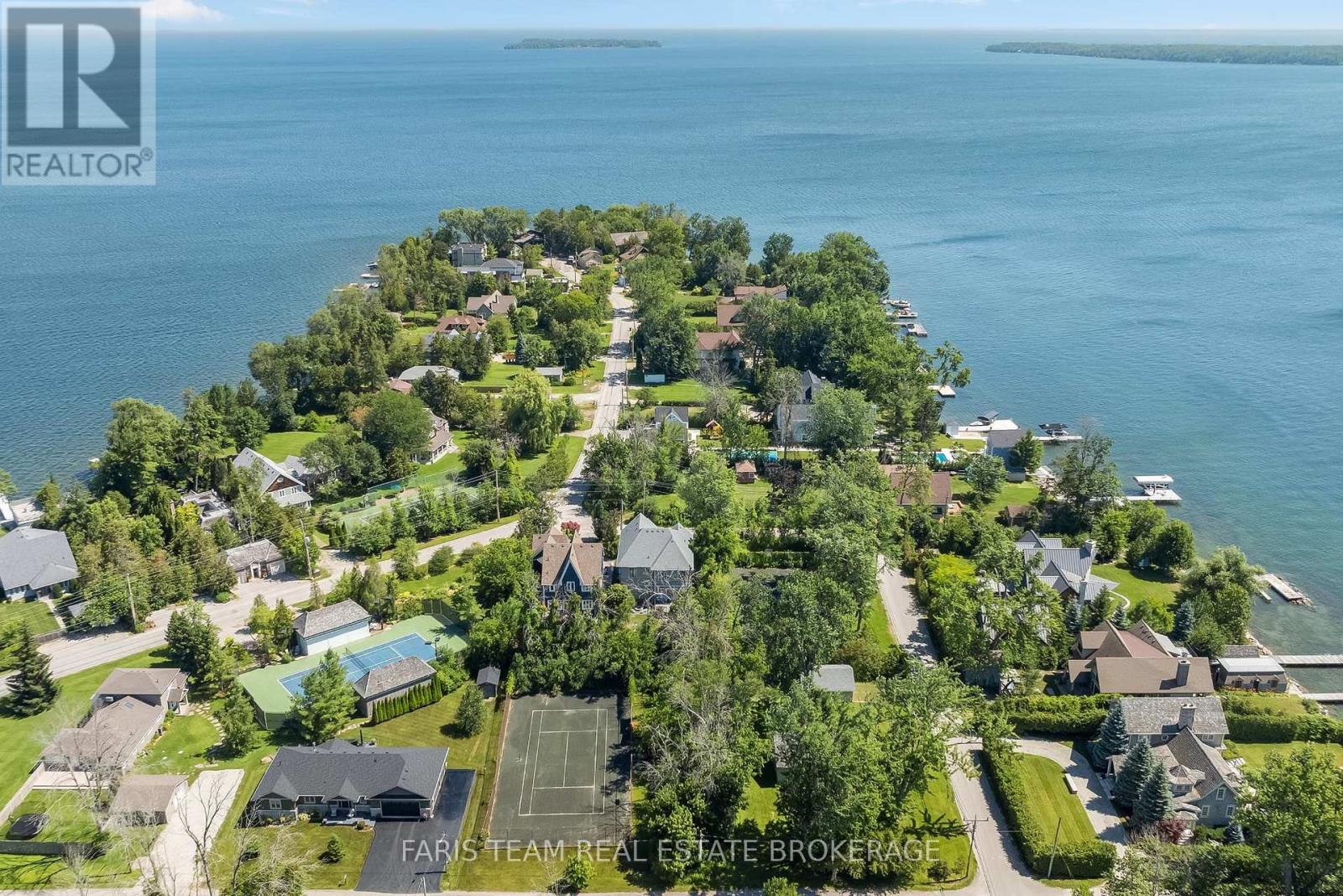 1648 ROSLYN AVENUE - Image 49
