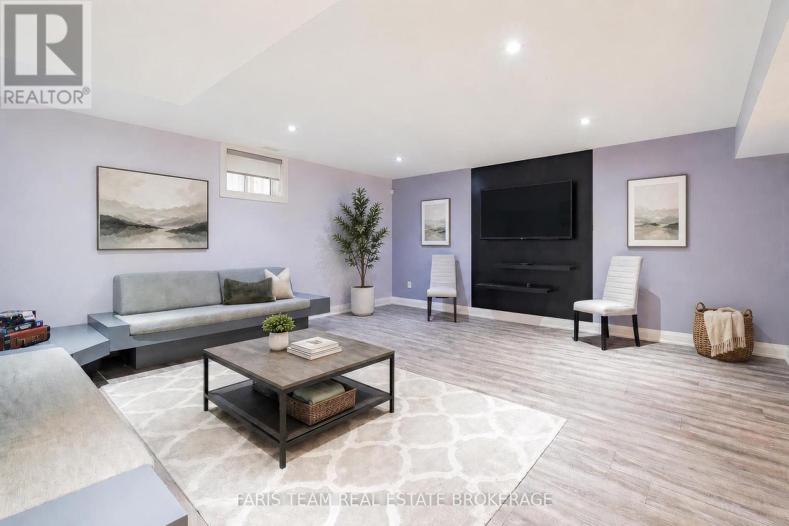 1648 ROSLYN AVENUE - Image 30