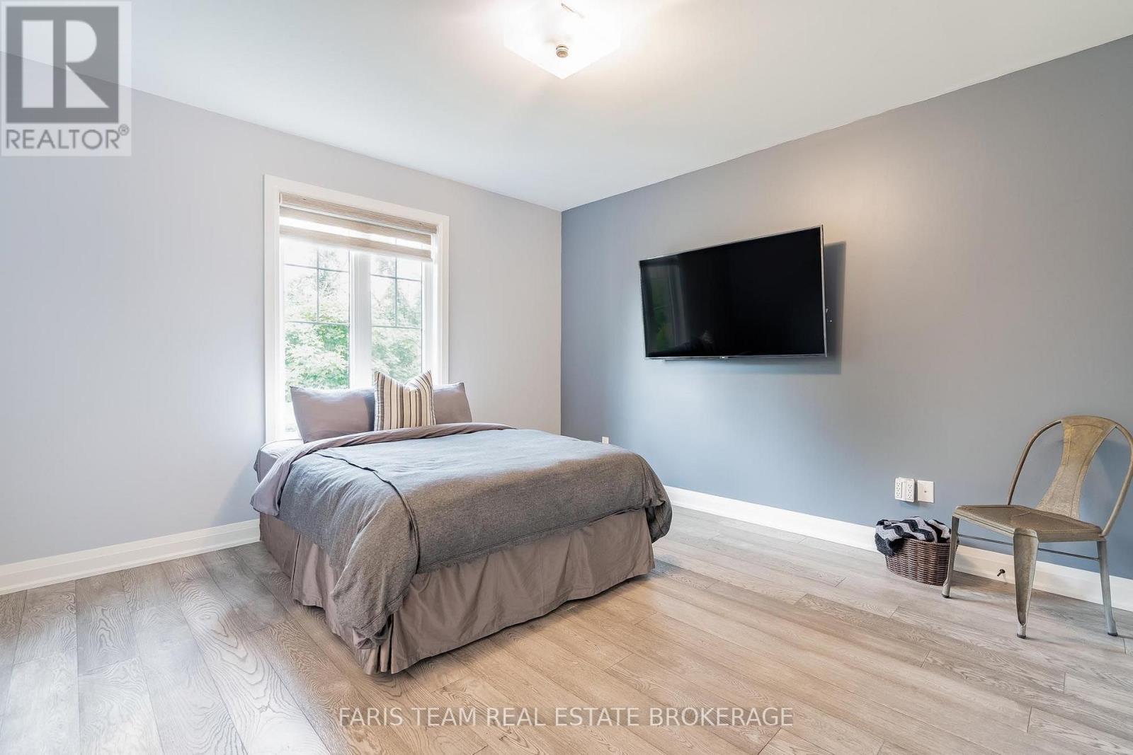 1648 ROSLYN AVENUE - Image 23