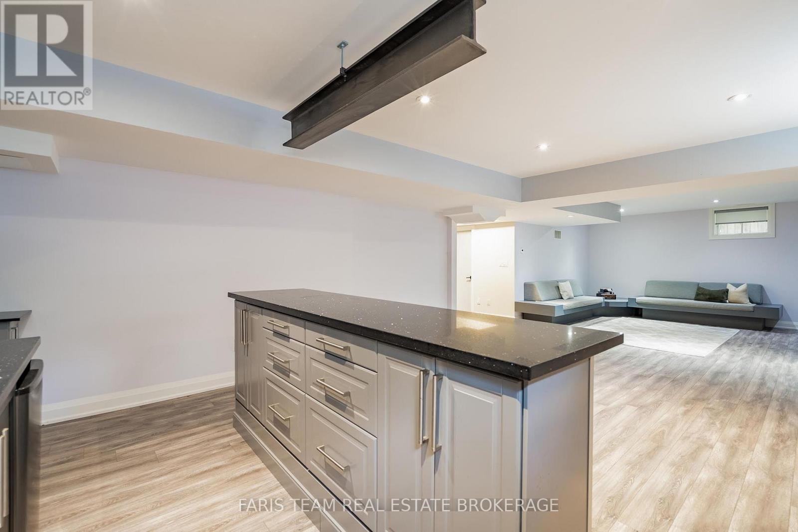 1648 ROSLYN AVENUE - Image 34