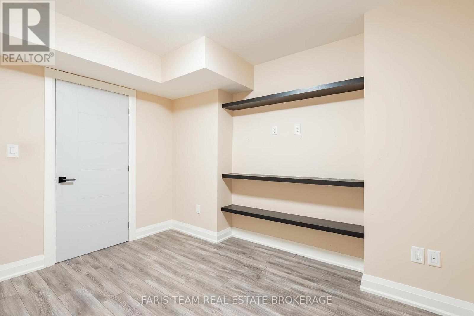 1648 ROSLYN AVENUE - Image 36