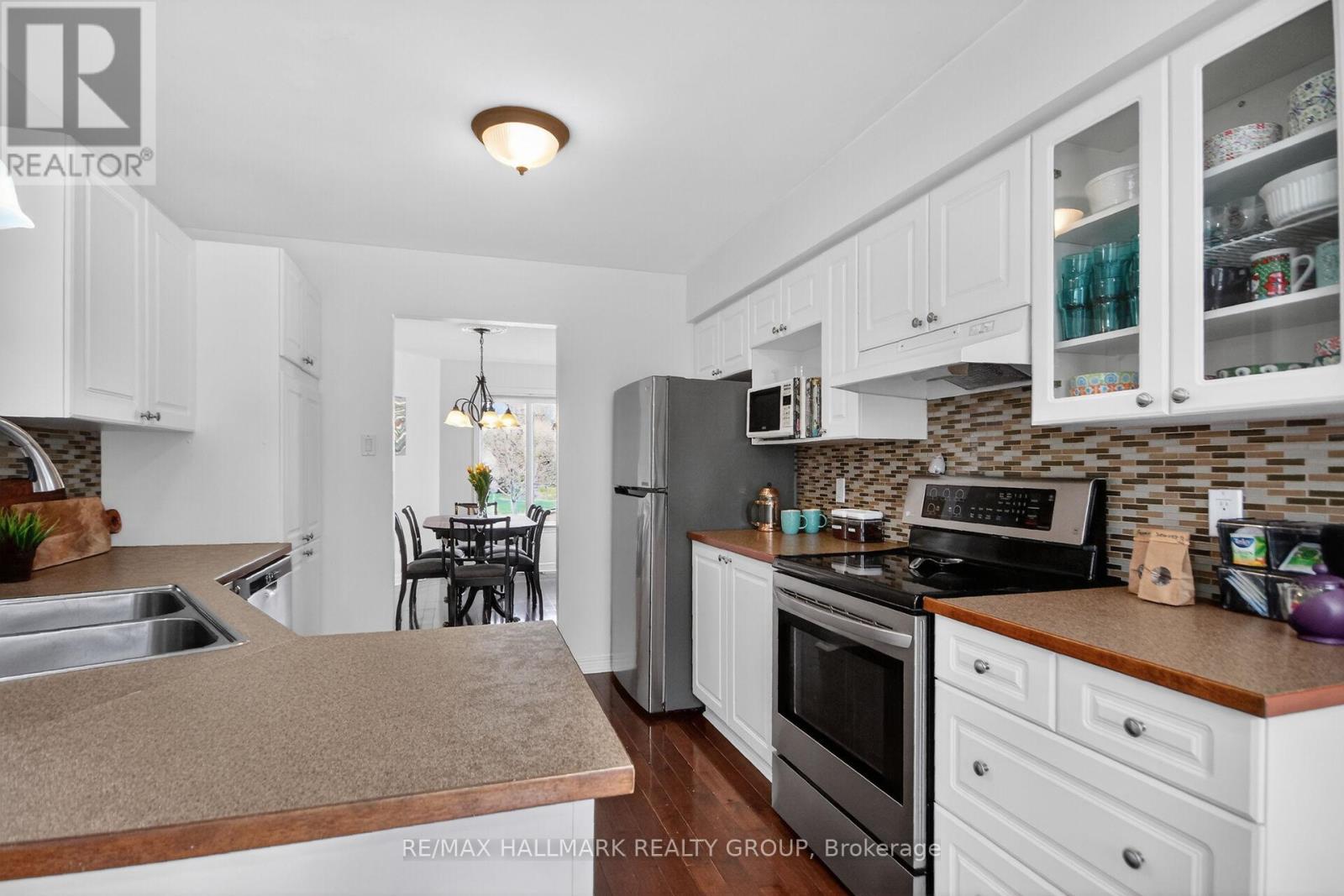 48 AVONMORE CRESCENT - 17