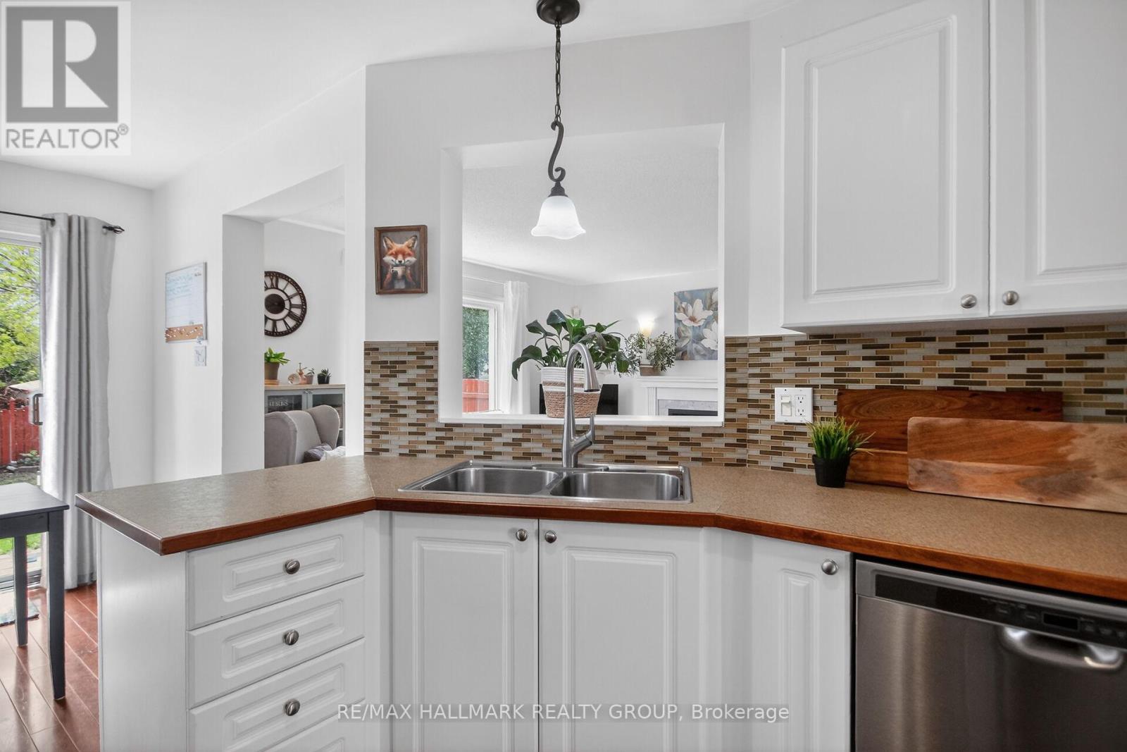 48 AVONMORE CRESCENT - 16