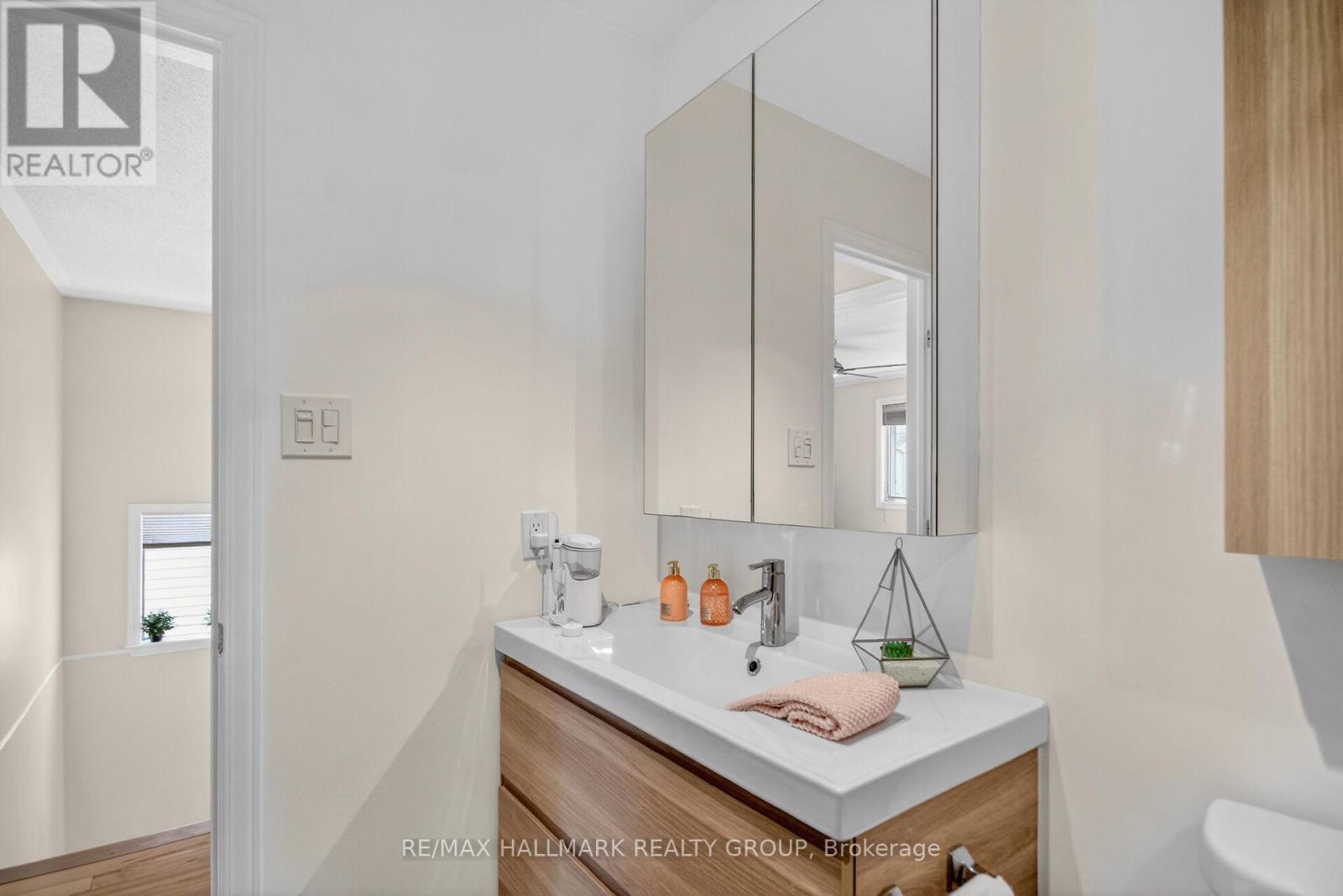 48 AVONMORE CRESCENT - 31