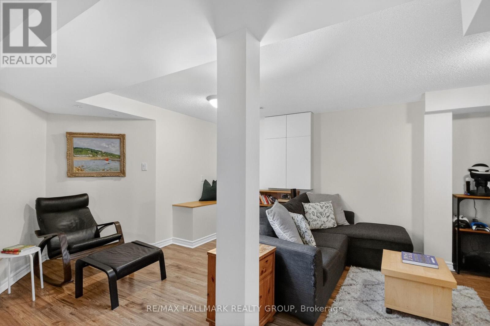 48 AVONMORE CRESCENT - 33