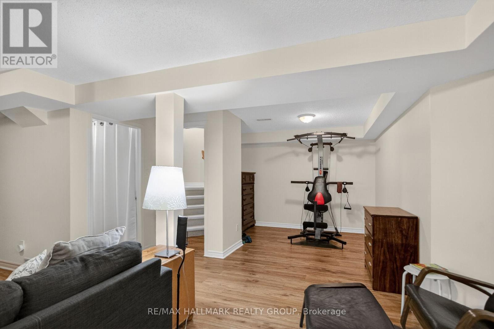 48 AVONMORE CRESCENT - 32