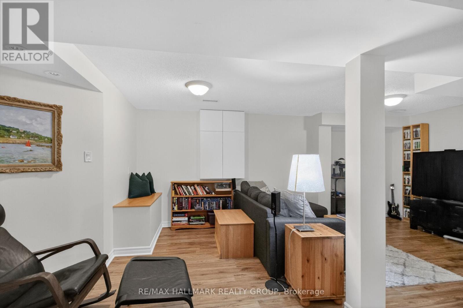 48 AVONMORE CRESCENT - 34