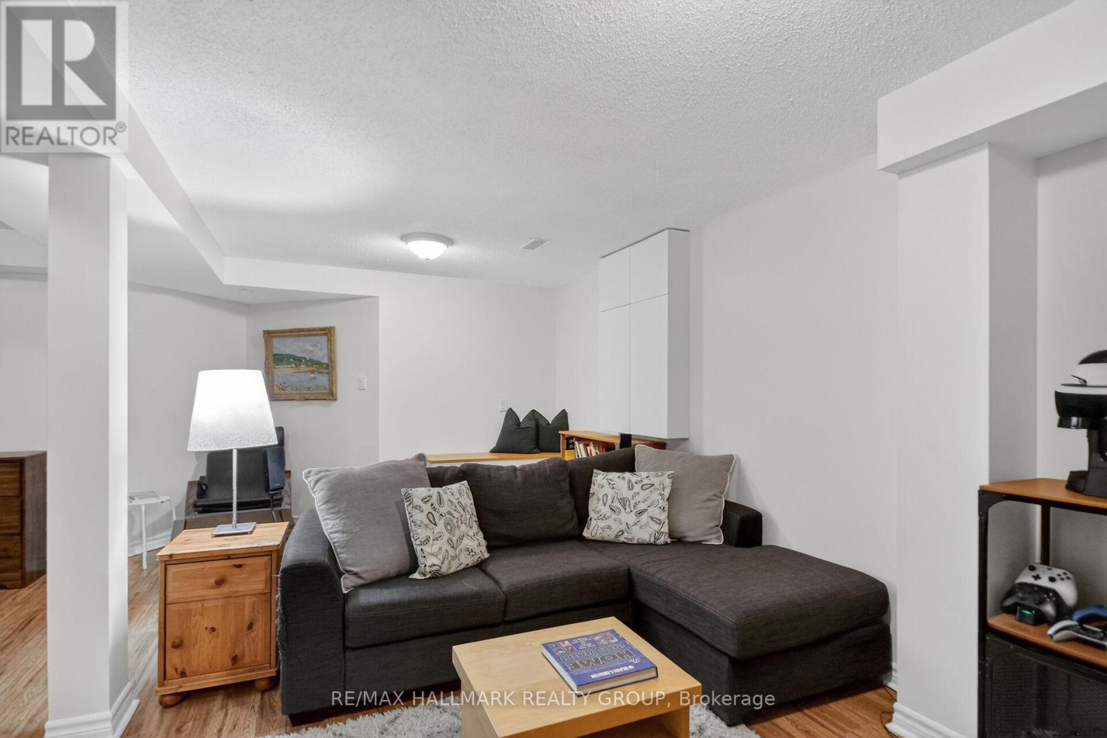 48 AVONMORE CRESCENT - 37