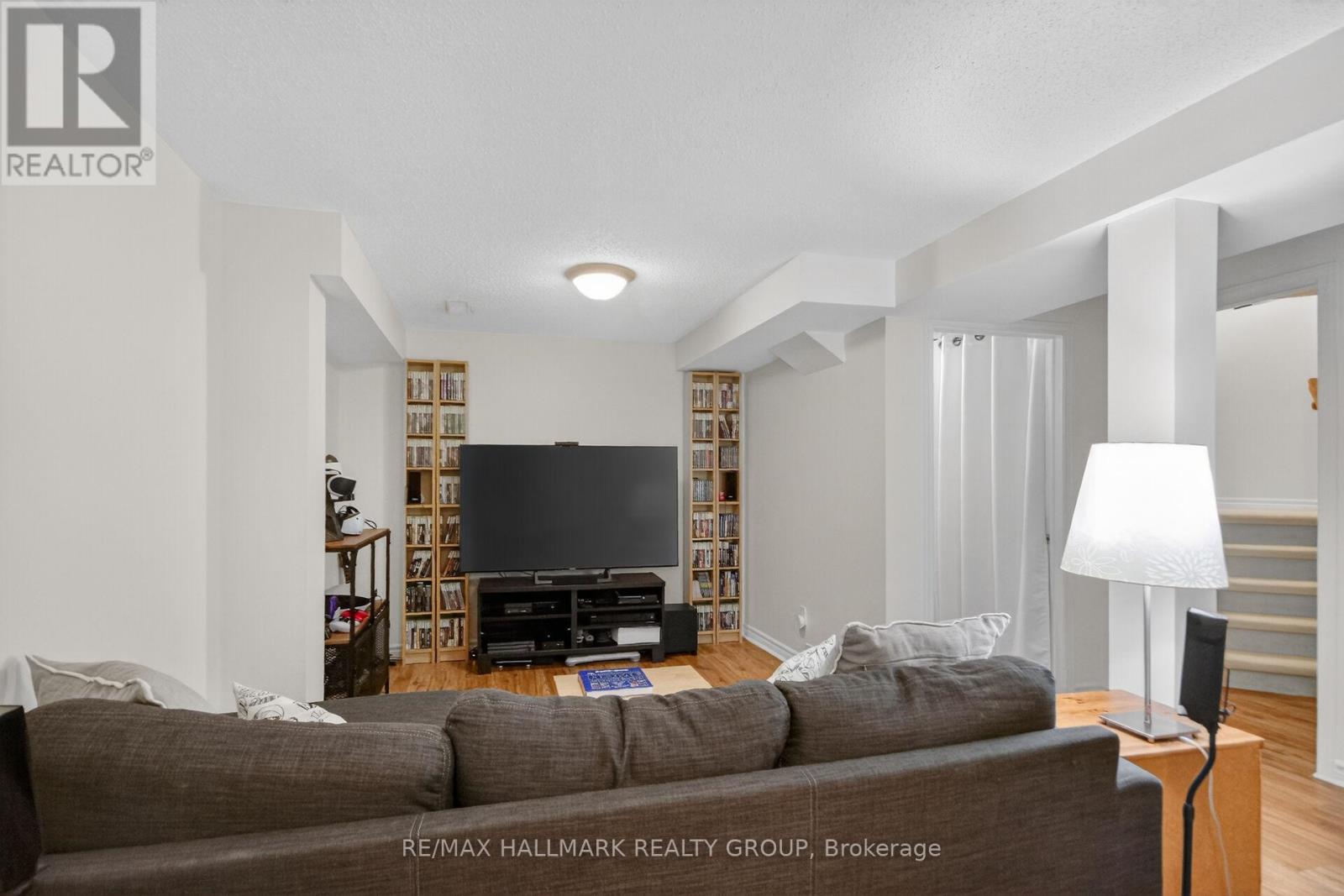 48 AVONMORE CRESCENT - 35