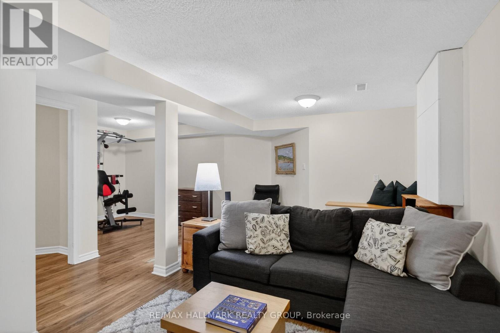 48 AVONMORE CRESCENT - 36