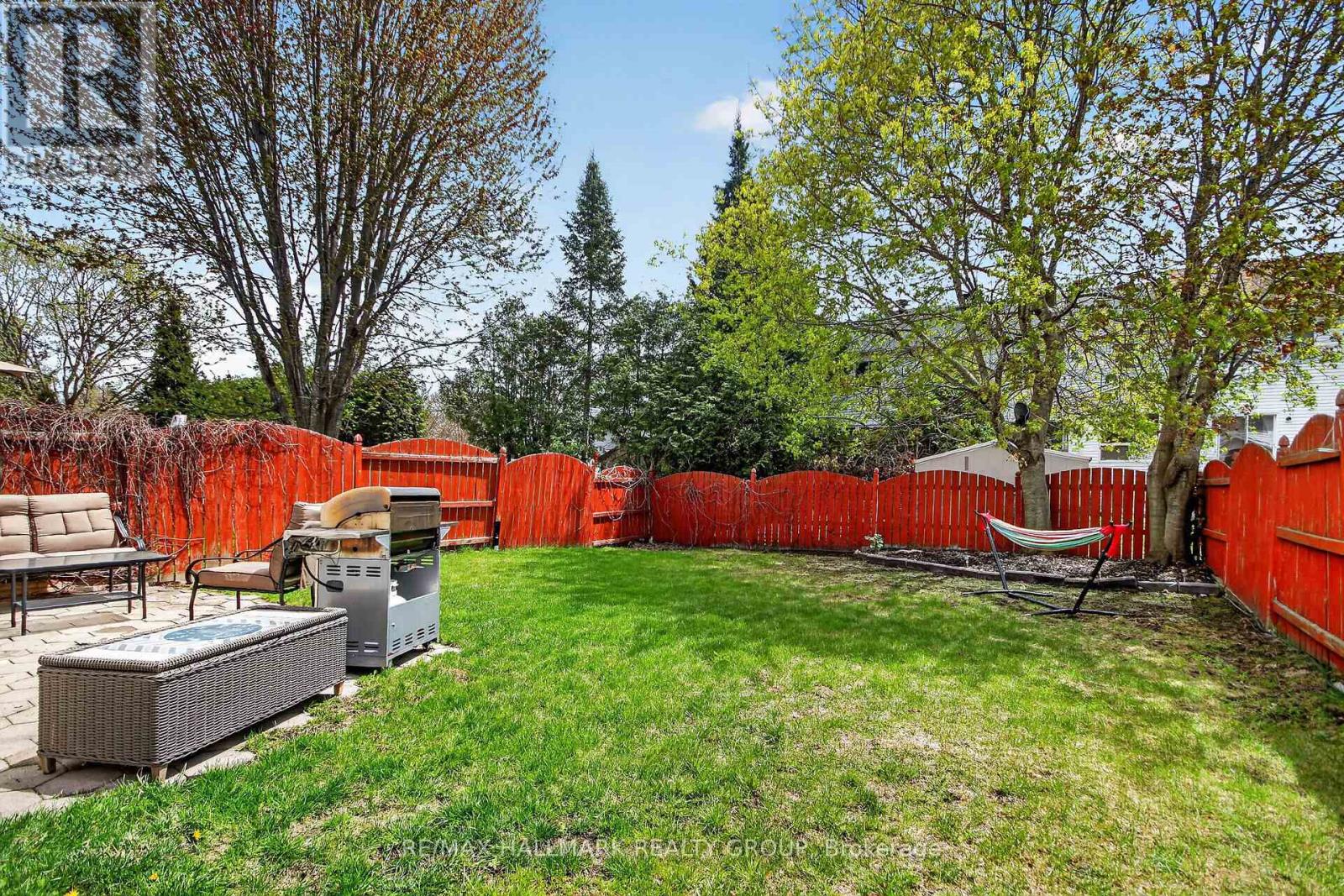 48 AVONMORE CRESCENT - 40