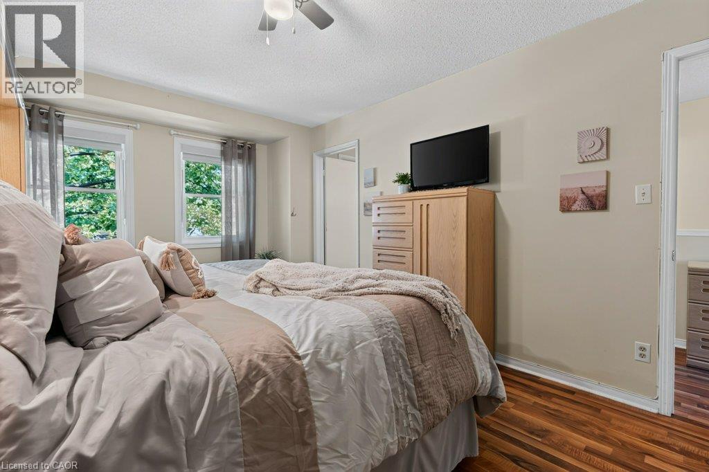 #55 KERMAN Avenue Unit# 55 - Image 12