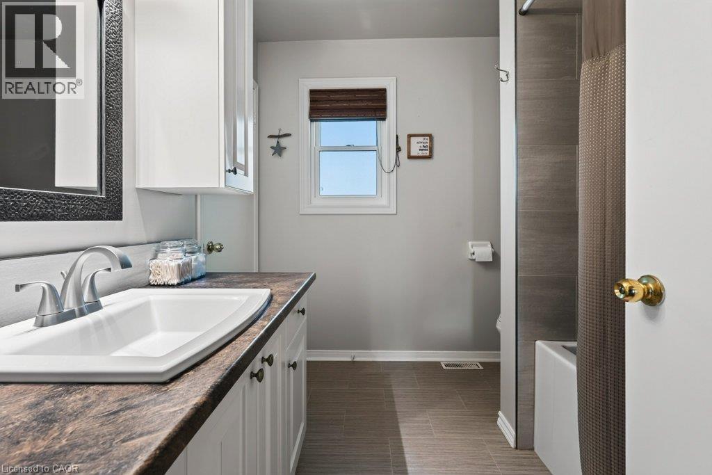 #55 KERMAN Avenue Unit# 55 - Image 13