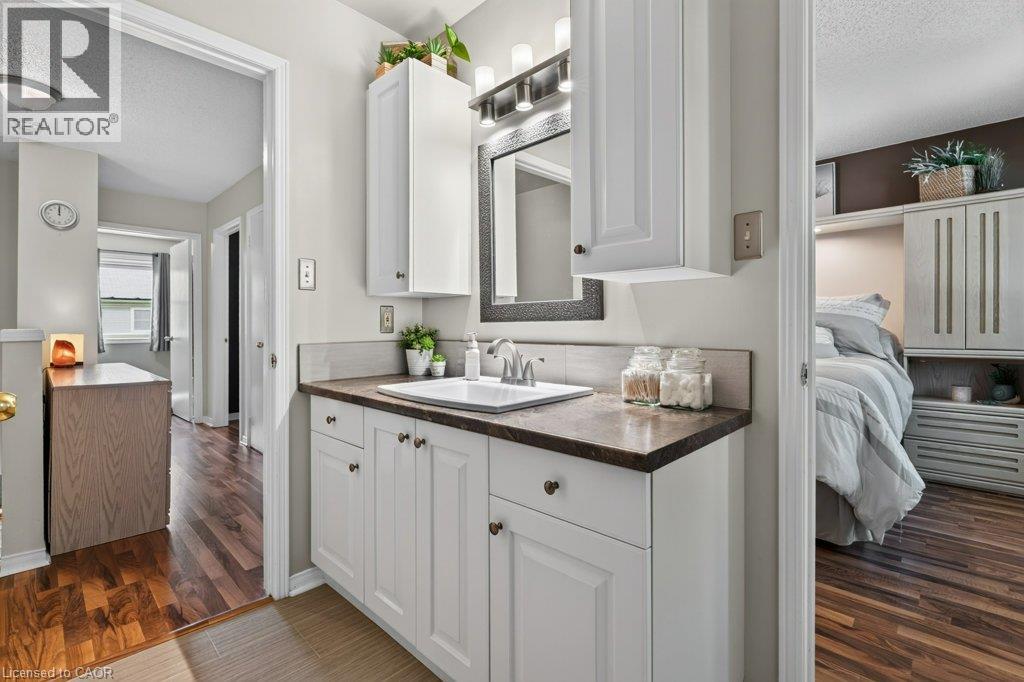#55 KERMAN Avenue Unit# 55 - Image 14
