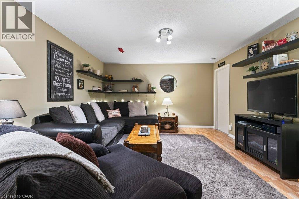 #55 KERMAN Avenue Unit# 55 - Image 17