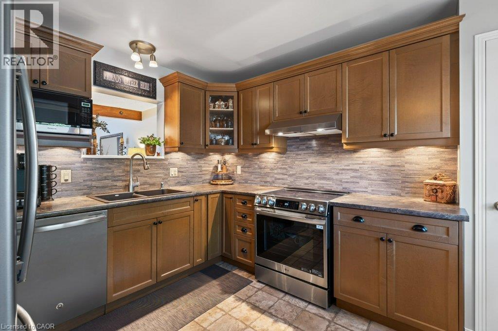 #55 KERMAN Avenue Unit# 55 - Image 3