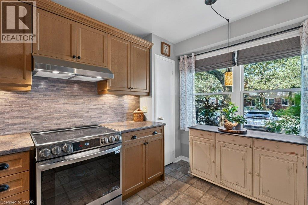 #55 KERMAN Avenue Unit# 55 - Image 4