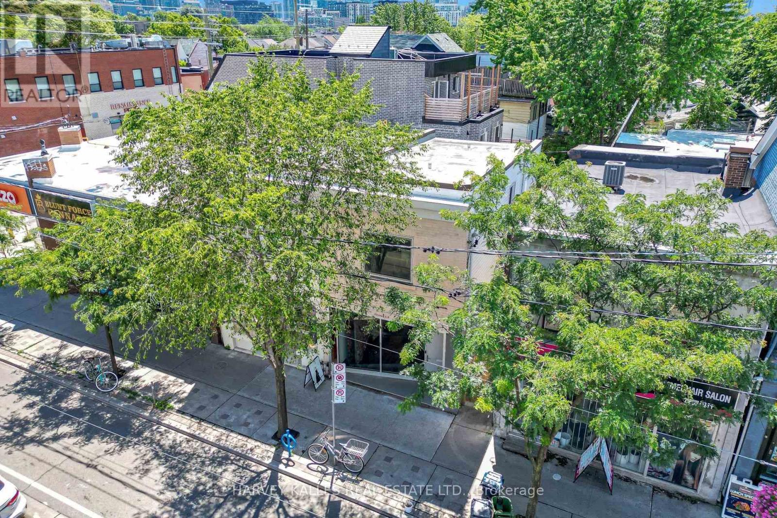 819 DUNDAS STREET W - 2