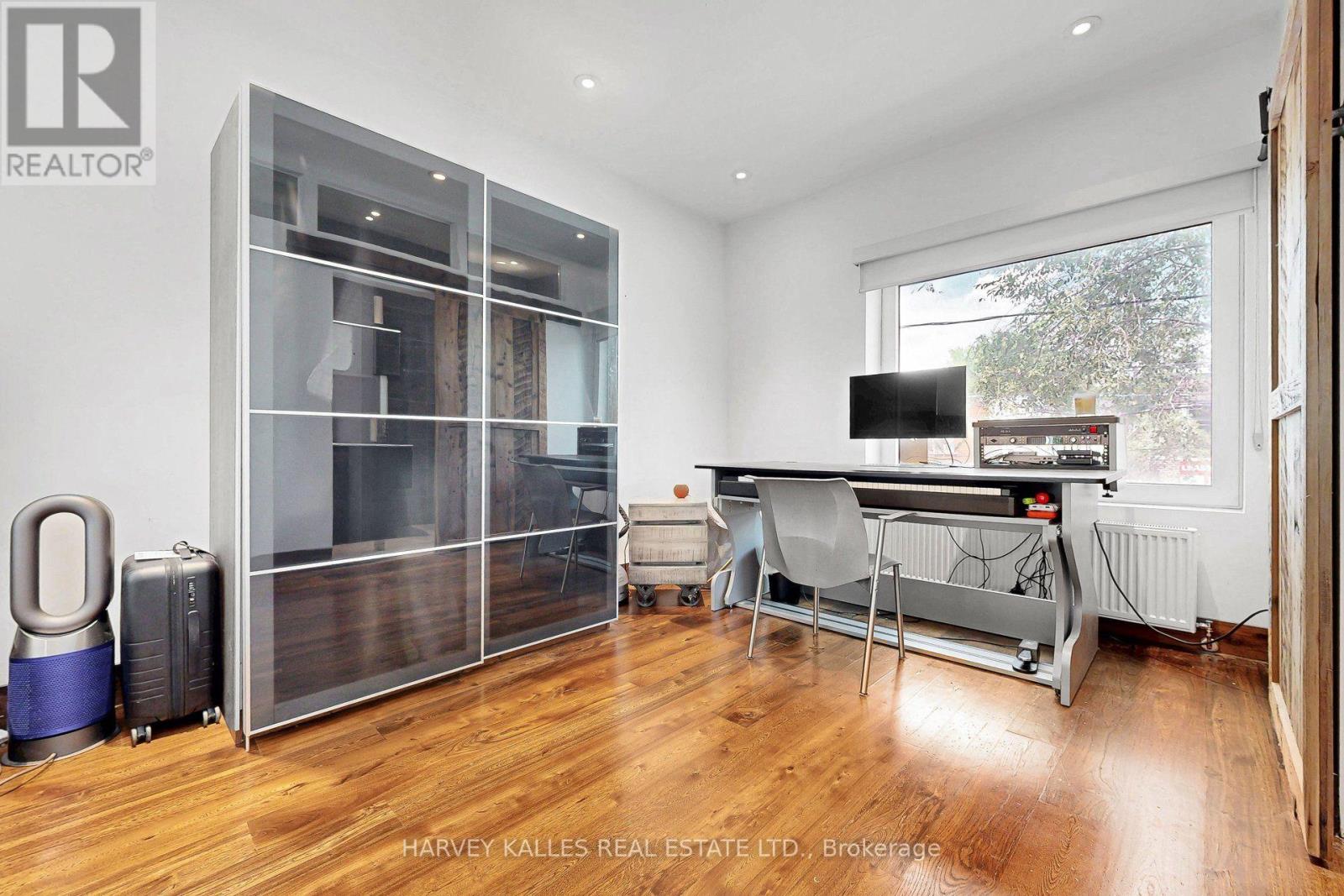 819 DUNDAS STREET W - Image 22