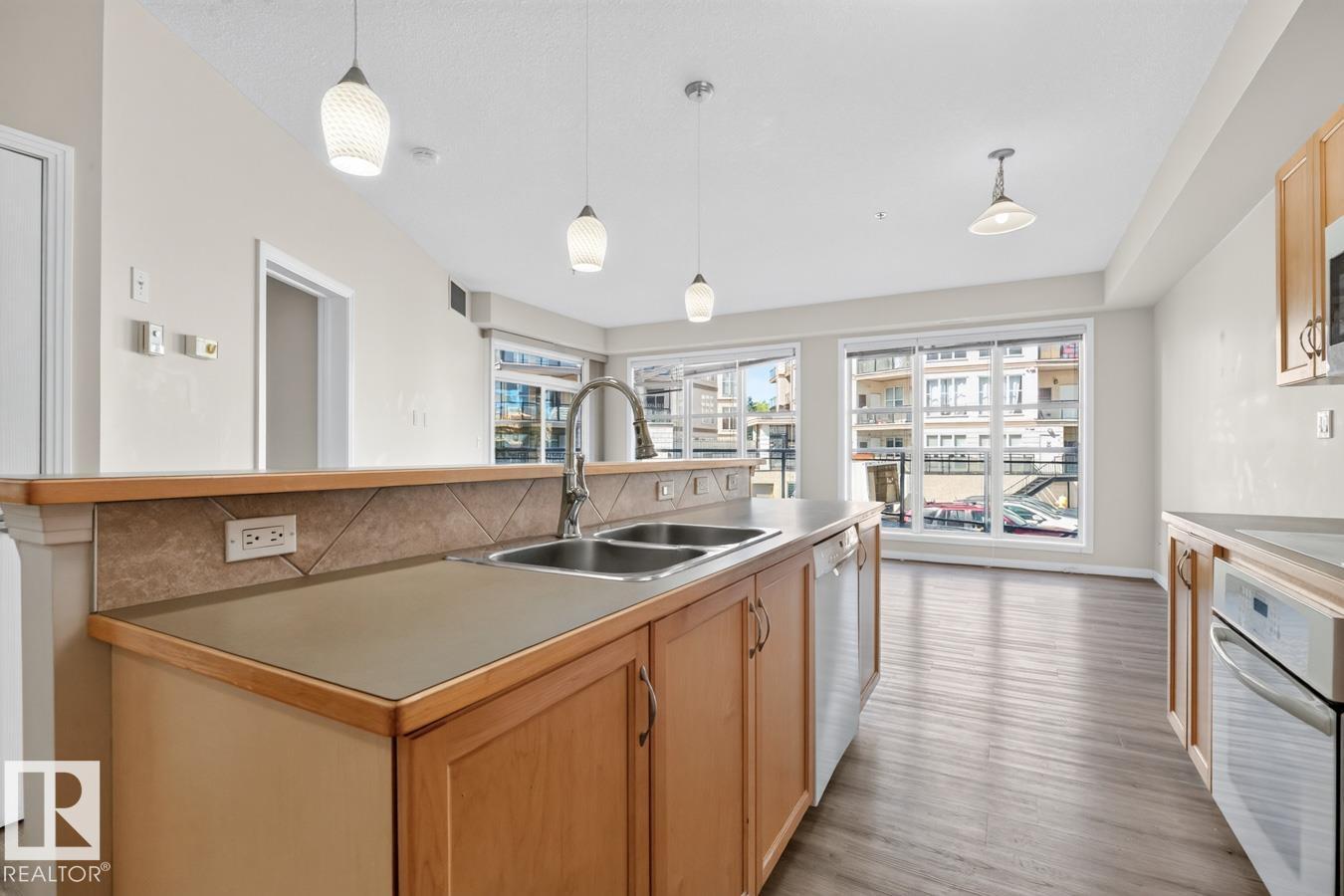 #100 4835 104A ST NW - 10