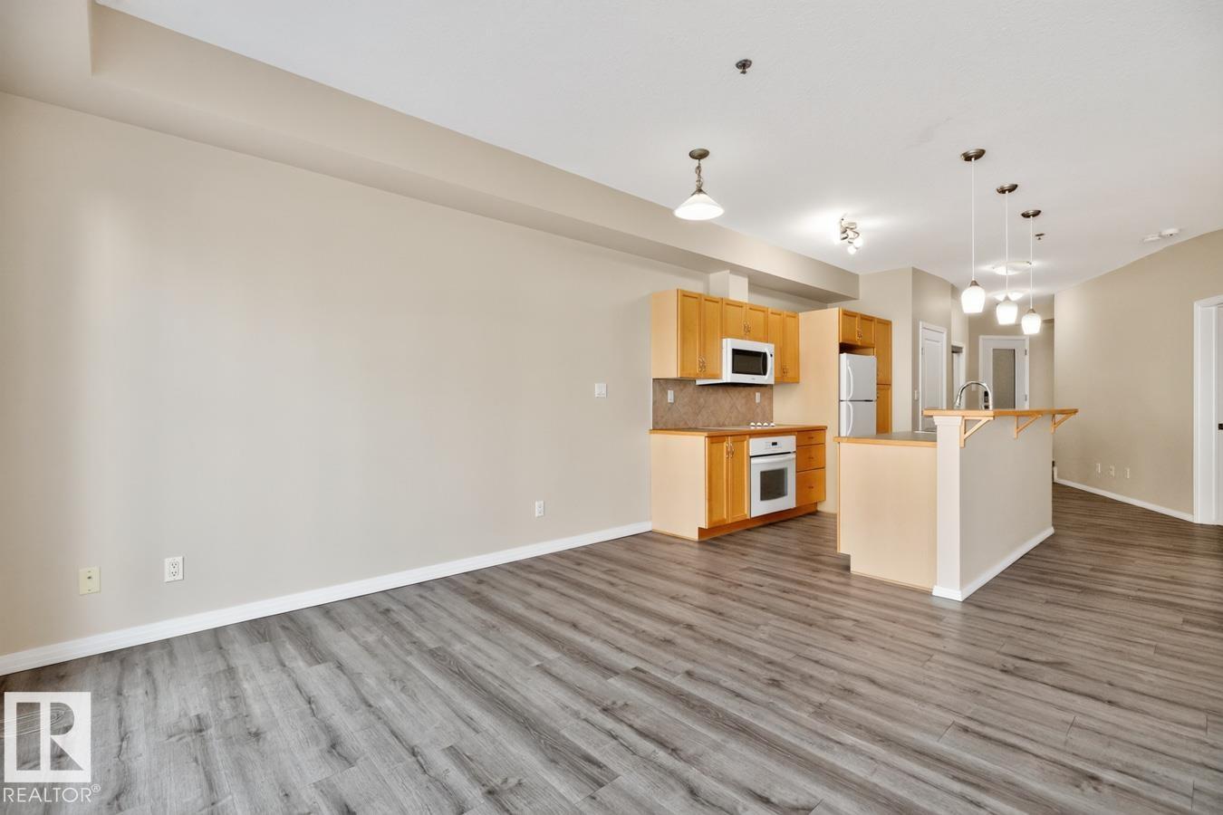 #100 4835 104A ST NW - 11