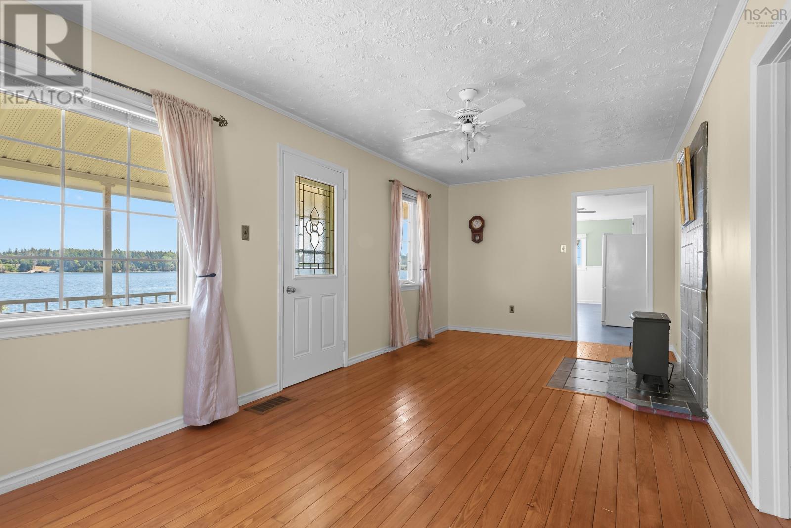 698 Oakland Road - 11