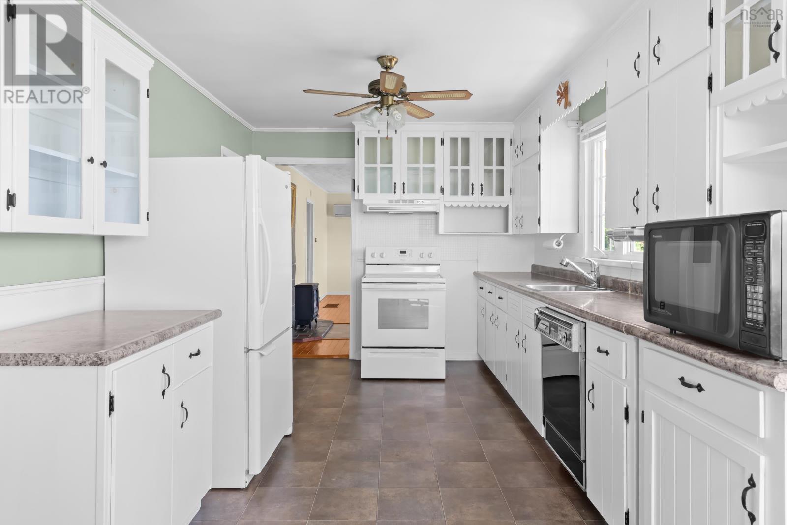 698 Oakland Road - 23