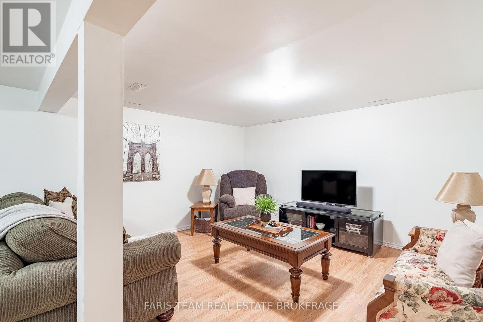 33 ONEIDA CRESCENT - 19