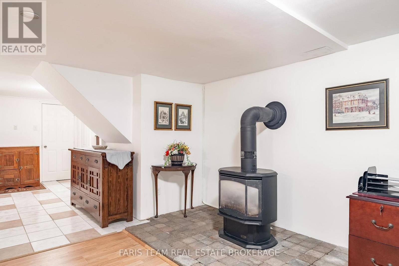 33 ONEIDA CRESCENT - 22