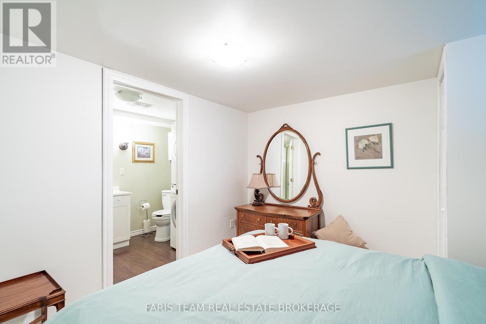 33 ONEIDA CRESCENT - 24