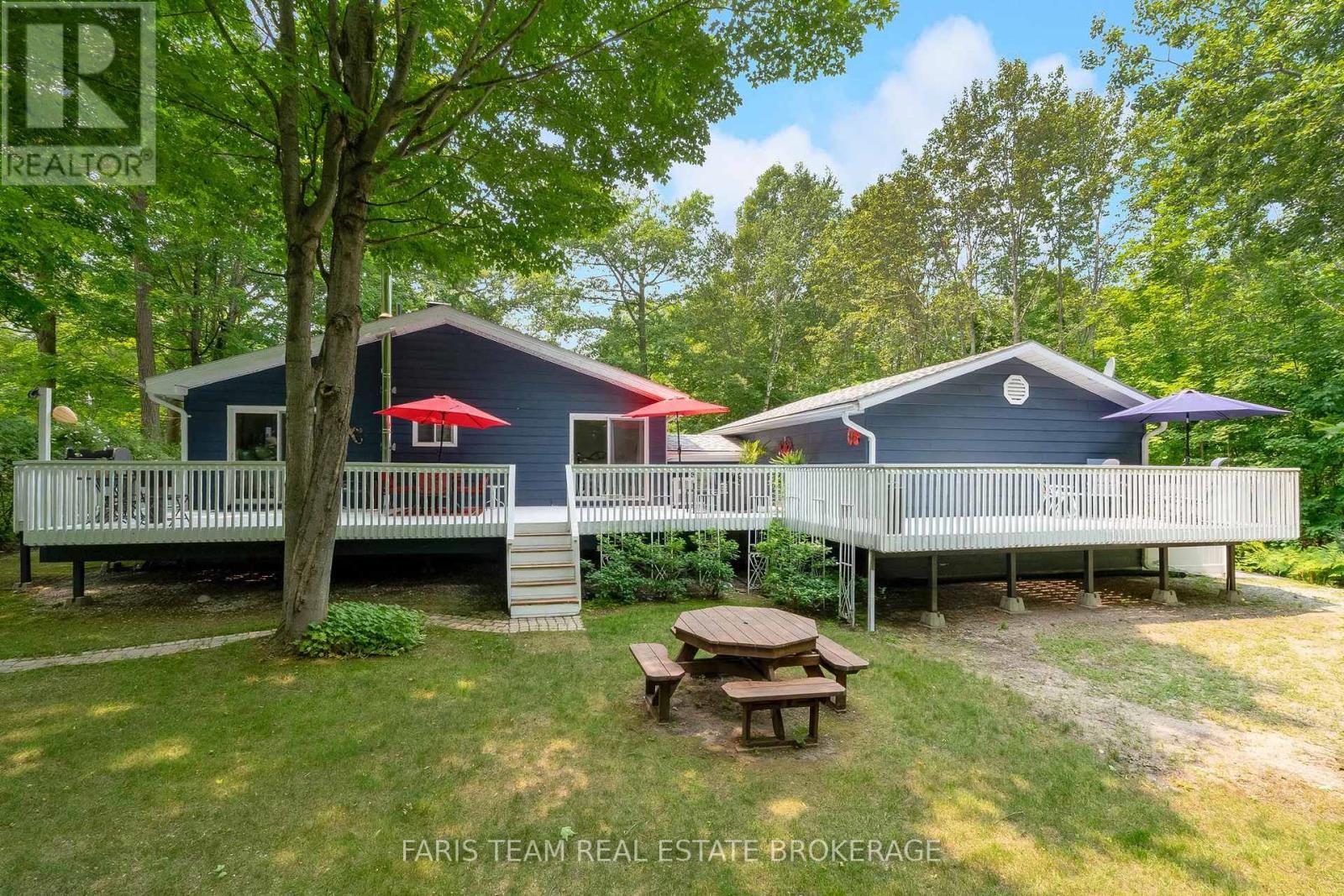 33 ONEIDA CRESCENT - 36