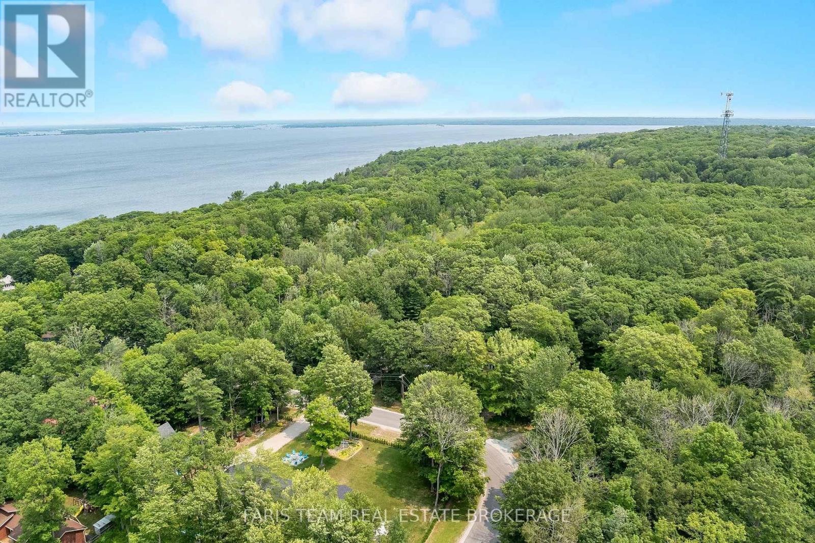 33 ONEIDA CRESCENT - 38