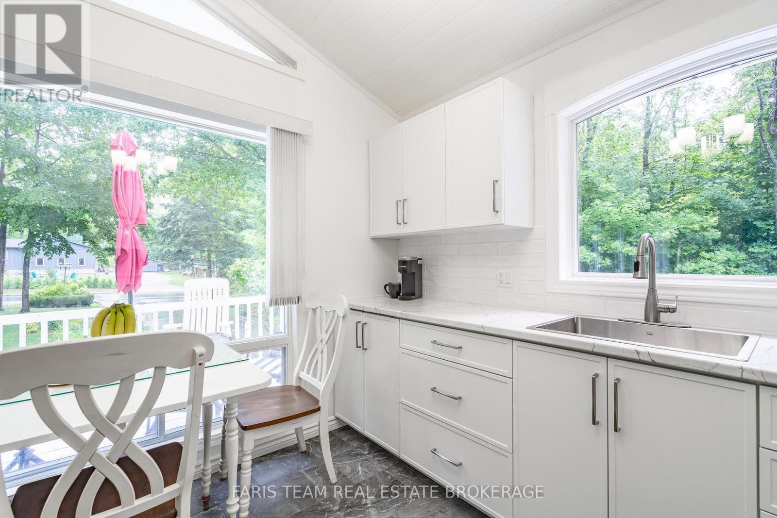 33 ONEIDA CRESCENT - 9