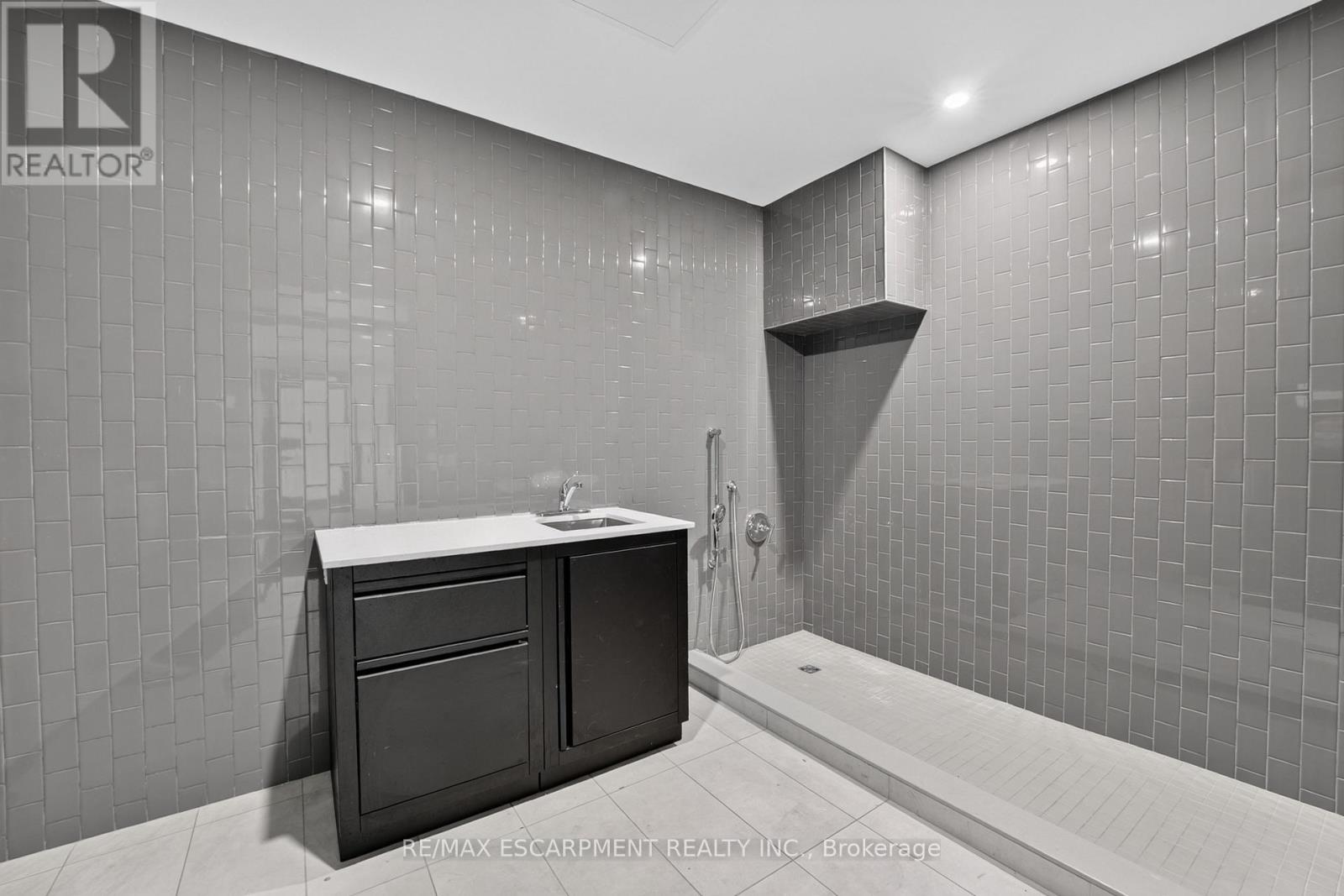 #321 461 GREEN ROAD - 33