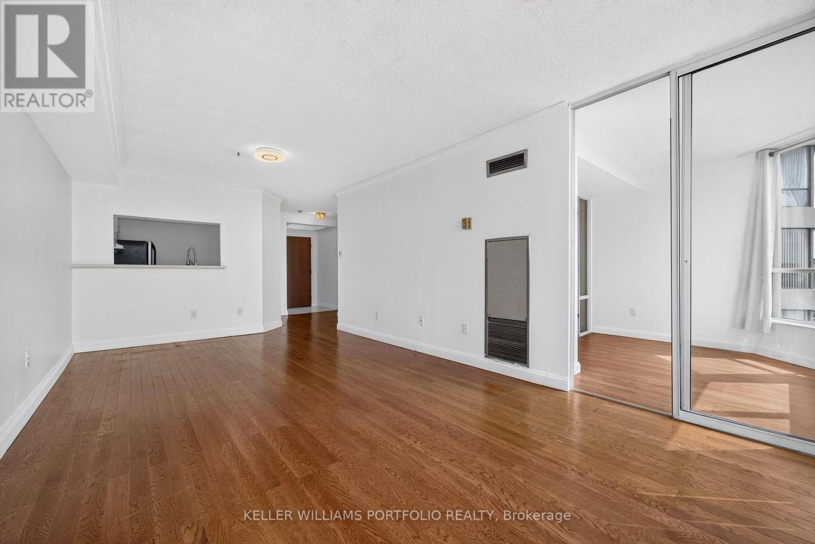 #1008 24 HANOVER ROAD - Image 8