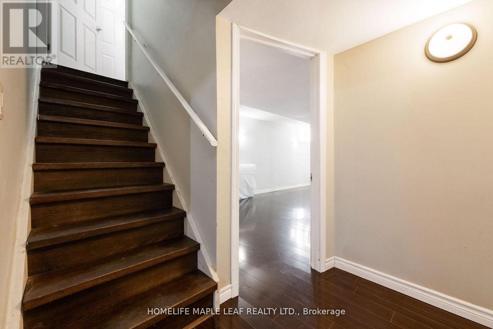 15 DONOMORE DRIVE - 33
